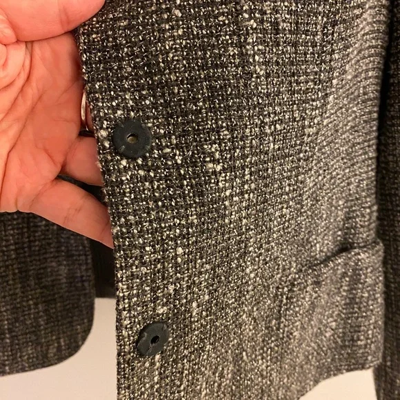 Coldwater Creek size 10 petite gray blazer. 2 front snap buttons. Tweed. - Picture 8 of 13